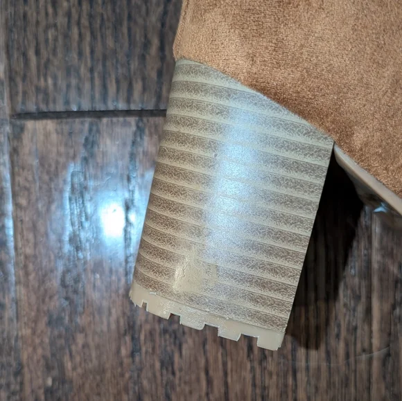 NWOB Maurices Alexa Brown Lug Ankle Boot - Picture 10 of 10